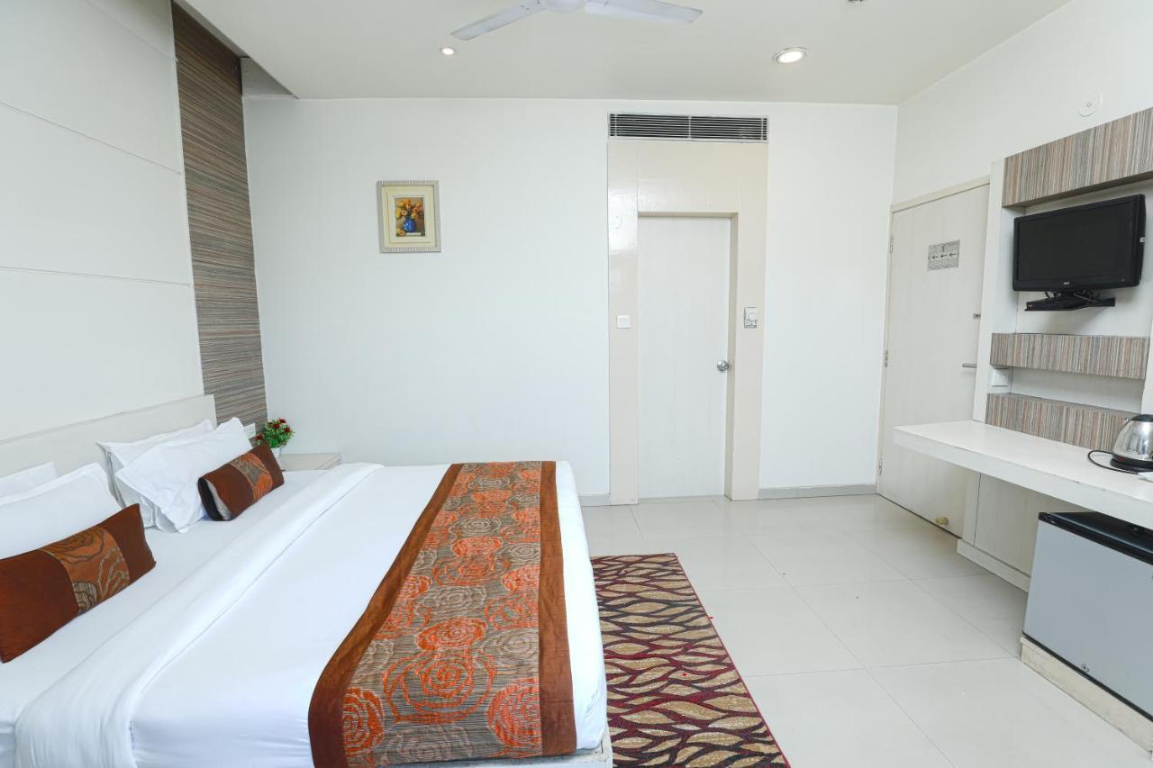 Hotel Le Castle Rudrapur Exterior foto