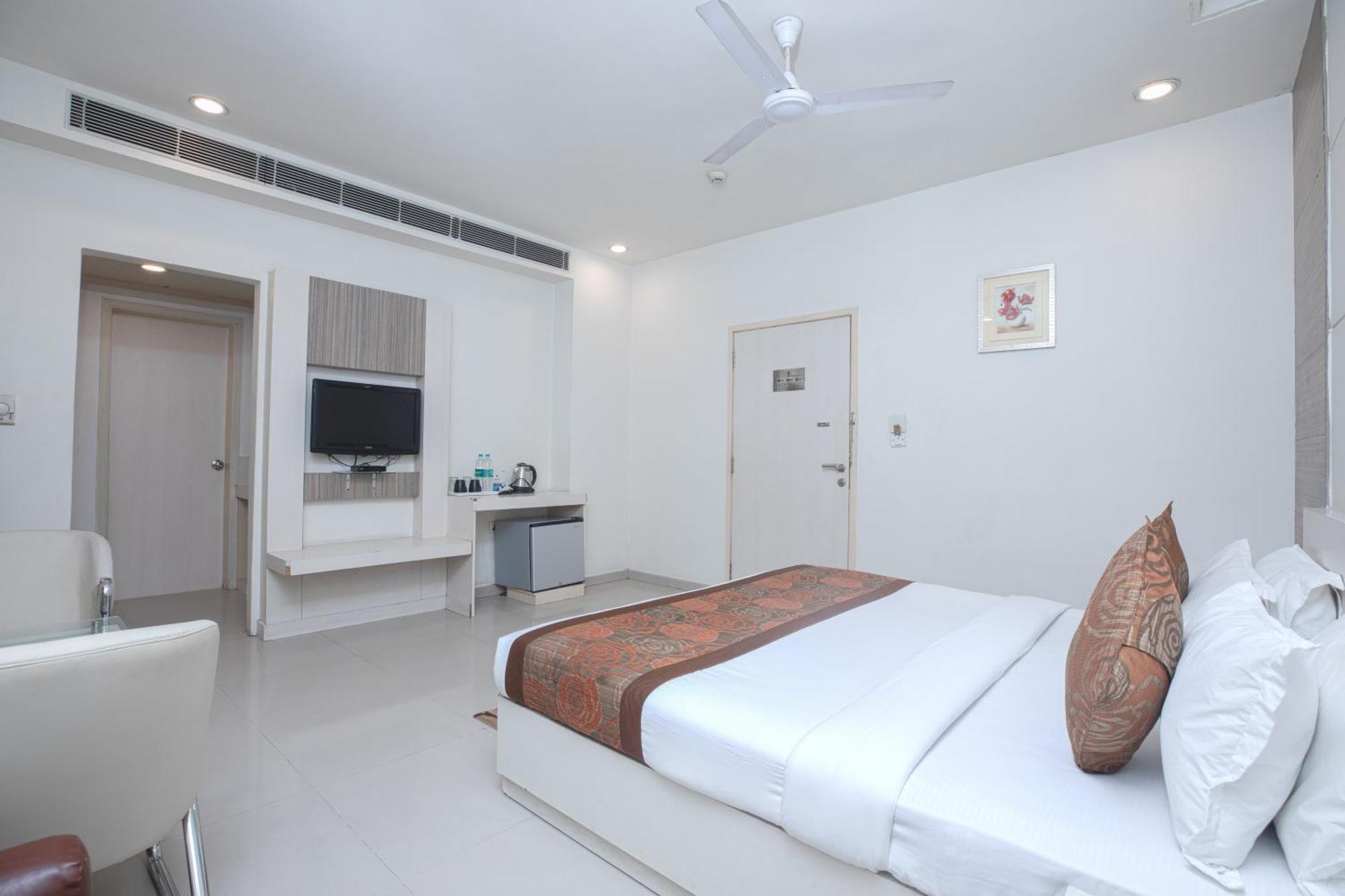 Hotel Le Castle Rudrapur Exterior foto